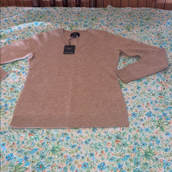 Tan charter club V-Neck cashmere Sweater (xs)(nwt) - Picture 4 of 7